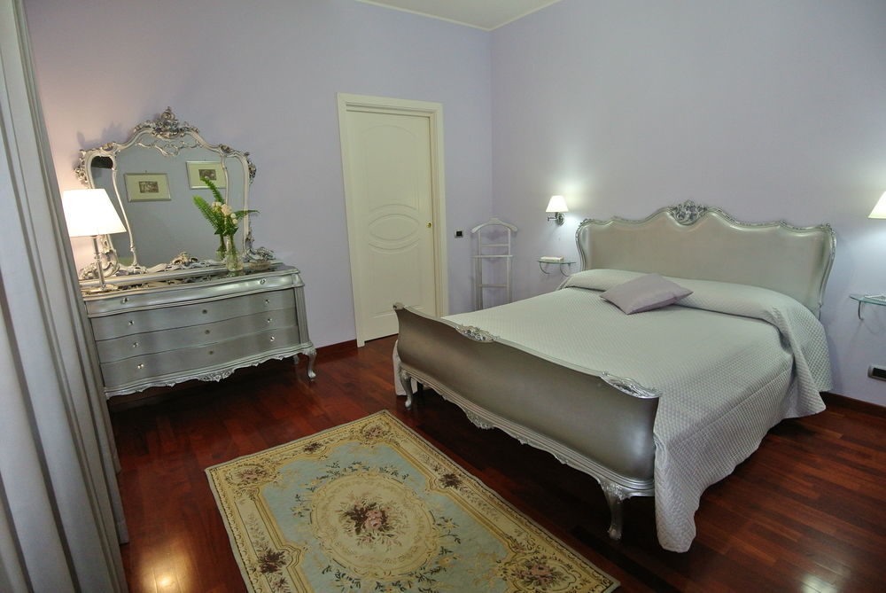 Bed and Breakfast Il Giardino Delle Jacaranda Тальзано Экстерьер фото
