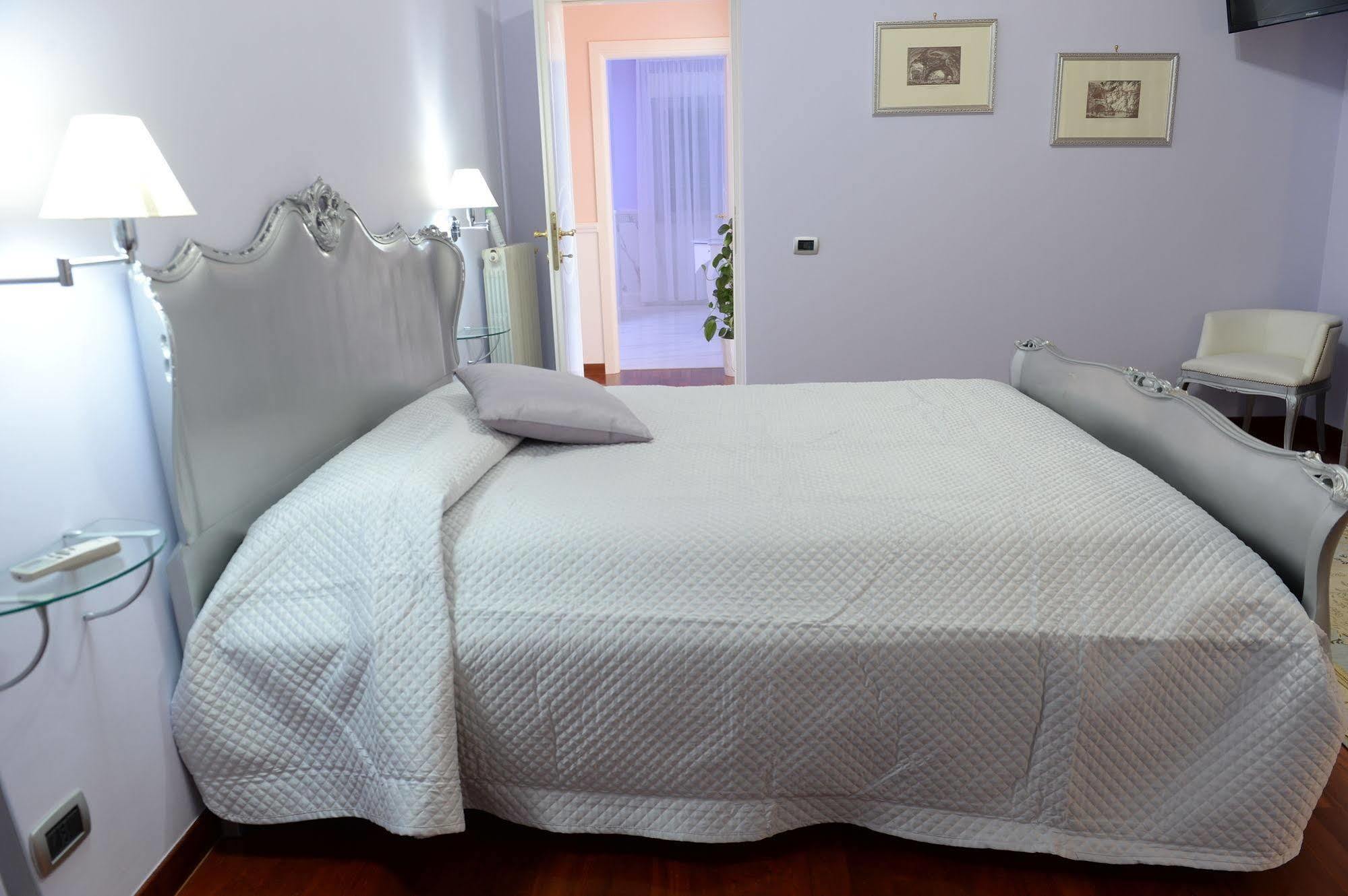 Bed and Breakfast Il Giardino Delle Jacaranda Тальзано Экстерьер фото